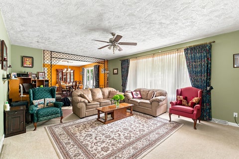 Tiny photo for 4 Vale Court, Moline, IL 61265 (MLS # 12708299)