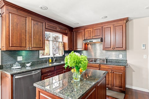 Tiny photo for 4 Vale Court, Moline, IL 61265 (MLS # 12708299)