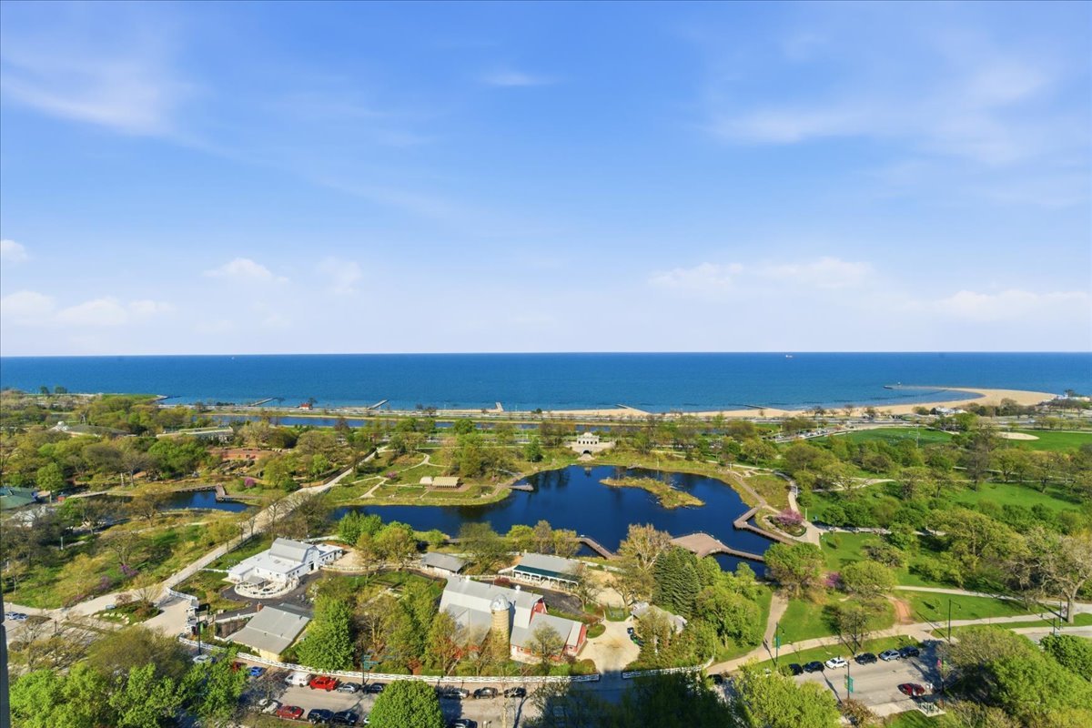 1850 N Clark Street 2805