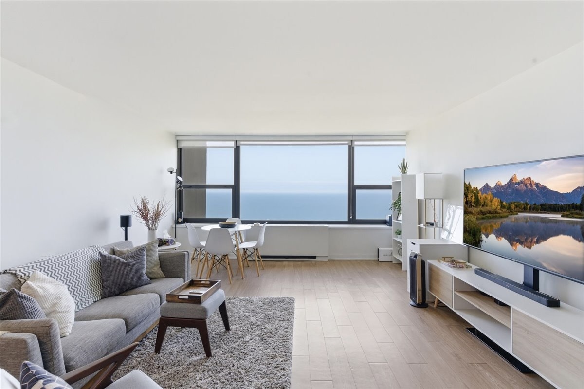 1850 N Clark Street 2805