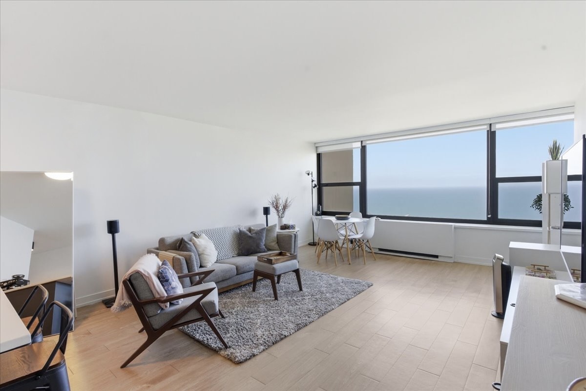 1850 N Clark Street 2805