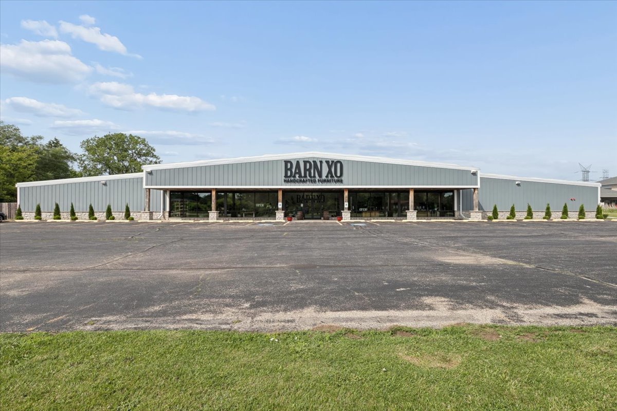 Photo 1 of 25 — 800 E US Highway 45, Mundelein, IL 60060