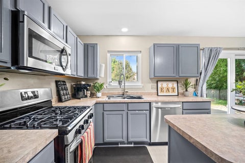 Tiny photo for 801 Martin Court, Plano, IL 60545 (MLS # 12716110)