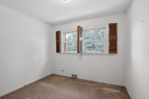 Tiny photo for 1400 London Lane, Glenview, IL 60025 (MLS # 12661719)