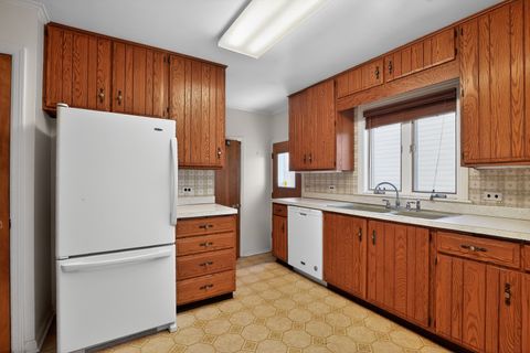 Tiny photo for 1400 London Lane, Glenview, IL 60025 (MLS # 12661719)
