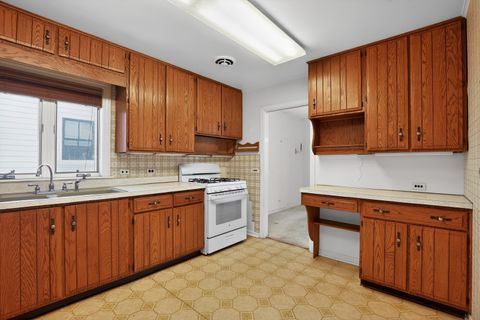Tiny photo for 1400 London Lane, Glenview, IL 60025 (MLS # 12661719)