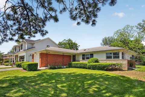 Tiny photo for 1400 London Lane, Glenview, IL 60025 (MLS # 12661719)