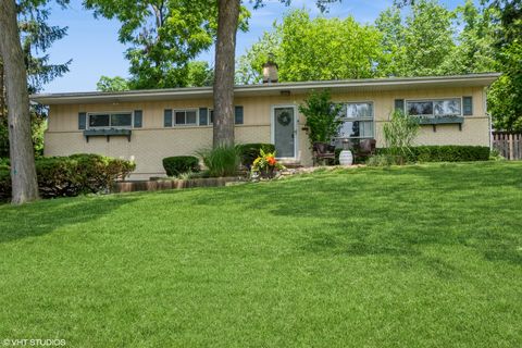 Tiny photo for 595 Ravinia Road, Highland Park, IL 60035 (MLS # 12590597)