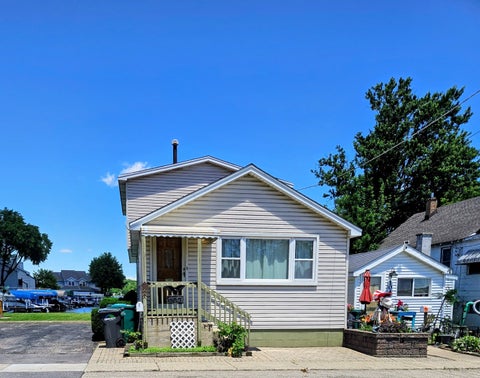 Photo of 102 Lakeview Avenue, Fox Lake, IL 60020 (MLS # 12679571)