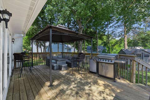 Tiny photo for 4429 Belle Avenue, Davenport, IA 52807 (MLS # 12716469)