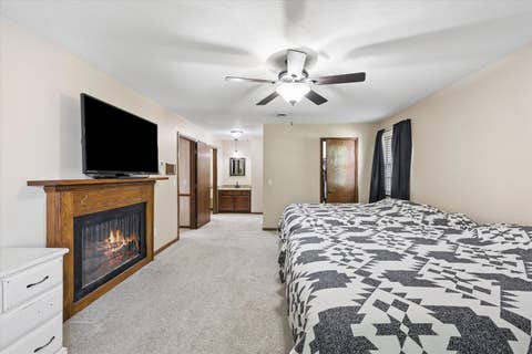 Tiny photo for 4429 Belle Avenue, Davenport, IA 52807 (MLS # 12716469)