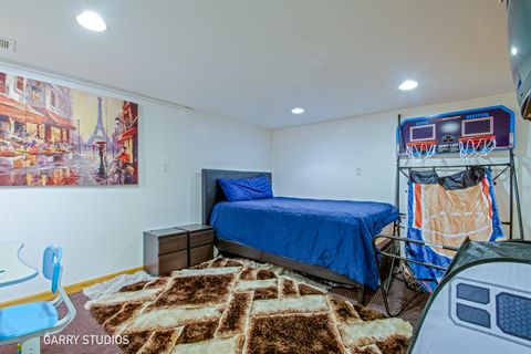 Tiny photo for 233 Lakeview Lane, Bloomingdale, IL 60108 (MLS # 12579354)