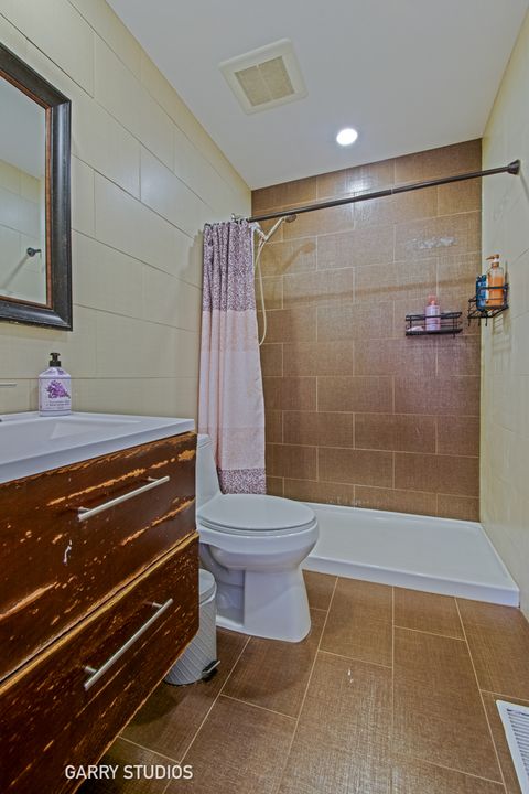 Tiny photo for 233 Lakeview Lane, Bloomingdale, IL 60108 (MLS # 12579354)