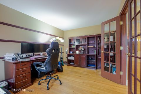 Tiny photo for 233 Lakeview Lane, Bloomingdale, IL 60108 (MLS # 12579354)