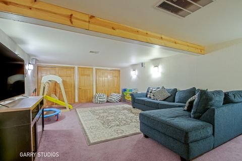 Tiny photo for 233 Lakeview Lane, Bloomingdale, IL 60108 (MLS # 12579354)