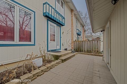 Tiny photo for 233 Lakeview Lane, Bloomingdale, IL 60108 (MLS # 12579354)