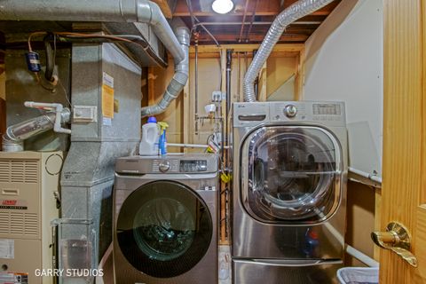 Tiny photo for 233 Lakeview Lane, Bloomingdale, IL 60108 (MLS # 12579354)