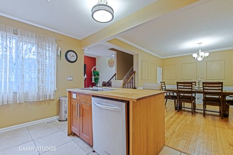 Tiny photo for 233 Lakeview Lane, Bloomingdale, IL 60108 (MLS # 12579354)