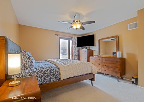 Tiny photo for 233 Lakeview Lane, Bloomingdale, IL 60108 (MLS # 12579354)