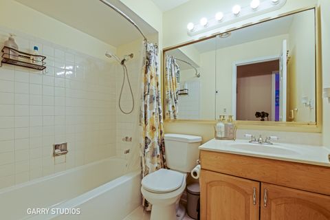 Tiny photo for 233 Lakeview Lane, Bloomingdale, IL 60108 (MLS # 12579354)