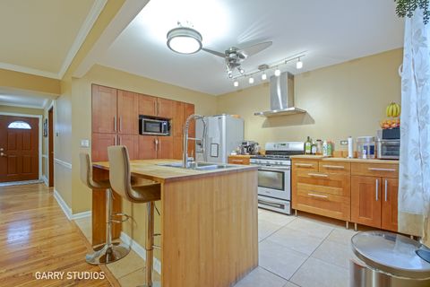 Tiny photo for 233 Lakeview Lane, Bloomingdale, IL 60108 (MLS # 12579354)