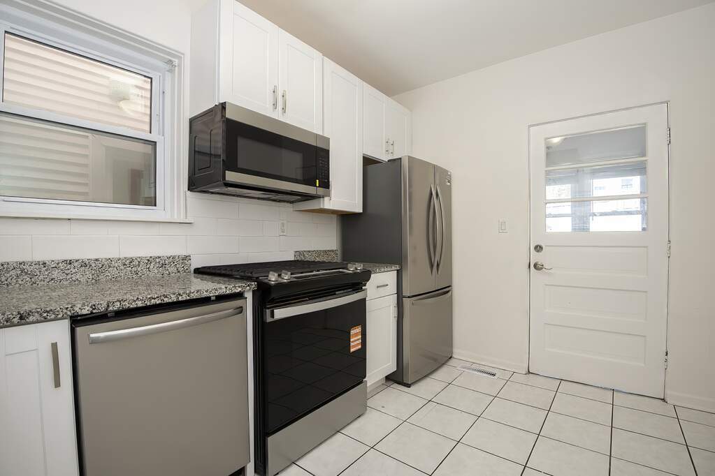 3834 N Hermitage Avenue 1