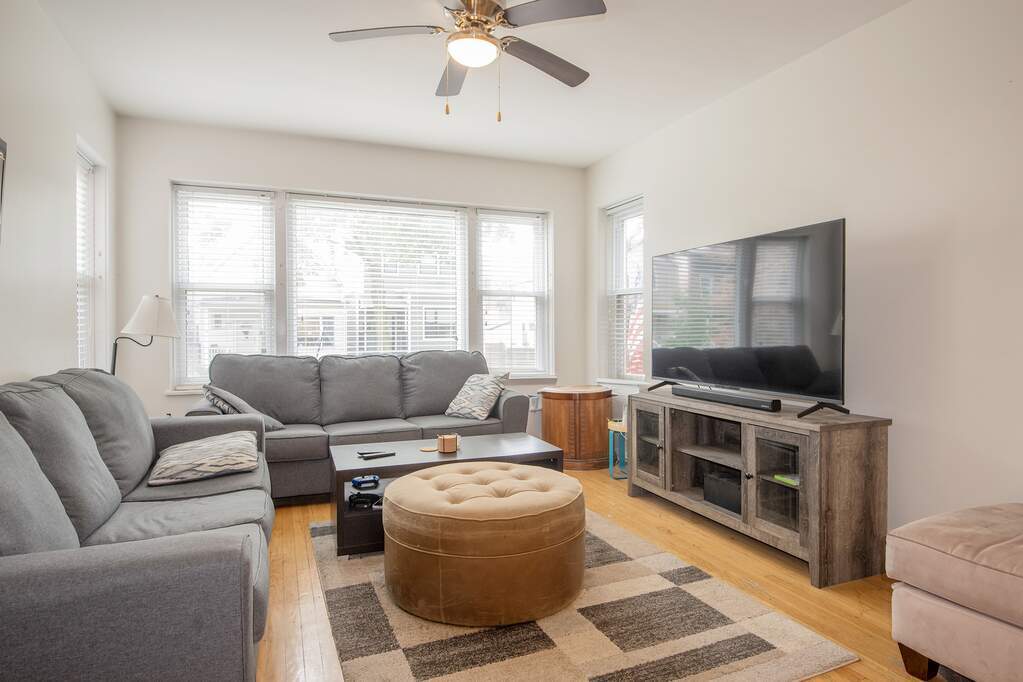 3834 N Hermitage Avenue 1