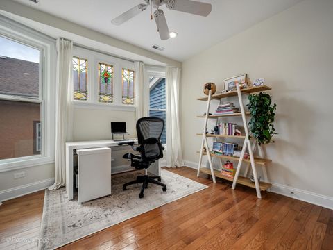 Tiny photo for 709 S Oak Park Avenue, Oak Park, IL 60304 (MLS # 12573413)