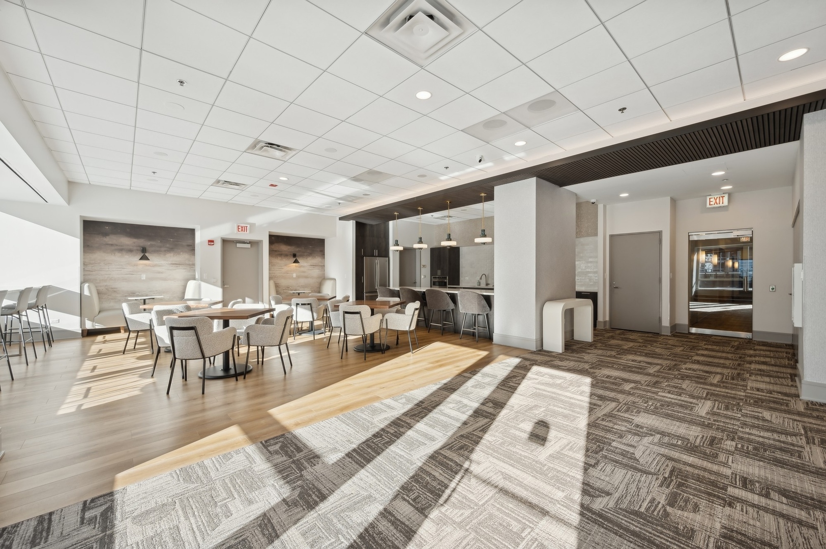 Chicago, Illinois 60611, United States, 1 Bedroom Bedrooms, ,1 BathroomBathrooms,Residential,Active,231538