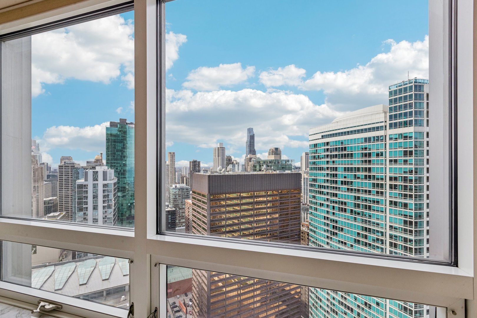 Chicago, Illinois 60611, United States, 1 Bedroom Bedrooms, ,1 BathroomBathrooms,Residential,Active,231538