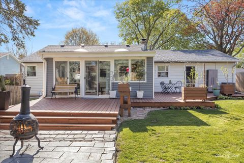 Tiny photo for 124 S Rosedale Avenue, Aurora, IL 60506 (MLS # 12589279)