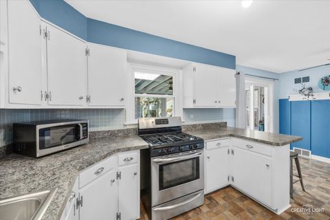 Tiny photo for 124 S Rosedale Avenue, Aurora, IL 60506 (MLS # 12589279)