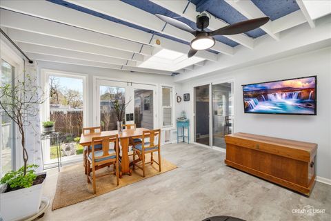 Tiny photo for 124 S Rosedale Avenue, Aurora, IL 60506 (MLS # 12589279)