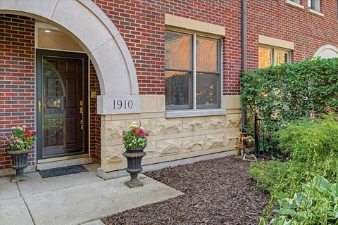 Tiny photo for 1910 S Prairie Avenue, Chicago, IL 60616 (MLS # 12720248)