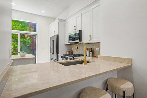 Tiny photo for 1910 S Prairie Avenue, Chicago, IL 60616 (MLS # 12720248)