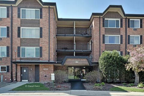 Photo of Arlington Heights, IL 60005 (MLS # 12627105)
