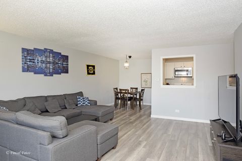 Tiny photo for Arlington Heights, IL 60005 (MLS # 12627105)