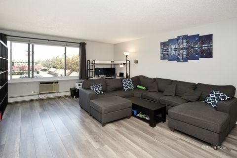 Tiny photo for Arlington Heights, IL 60005 (MLS # 12627105)