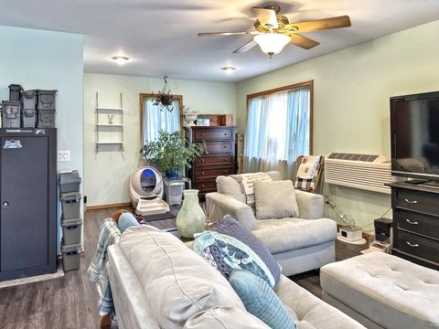 Tiny photo for 614 S Thomas Street, Gilman, IL 60938 (MLS # 12337563)