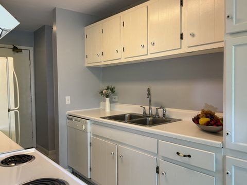 Tiny photo for 5600 Hillcrest Lane #1K, Lisle, IL 60532 (MLS # 12464130)