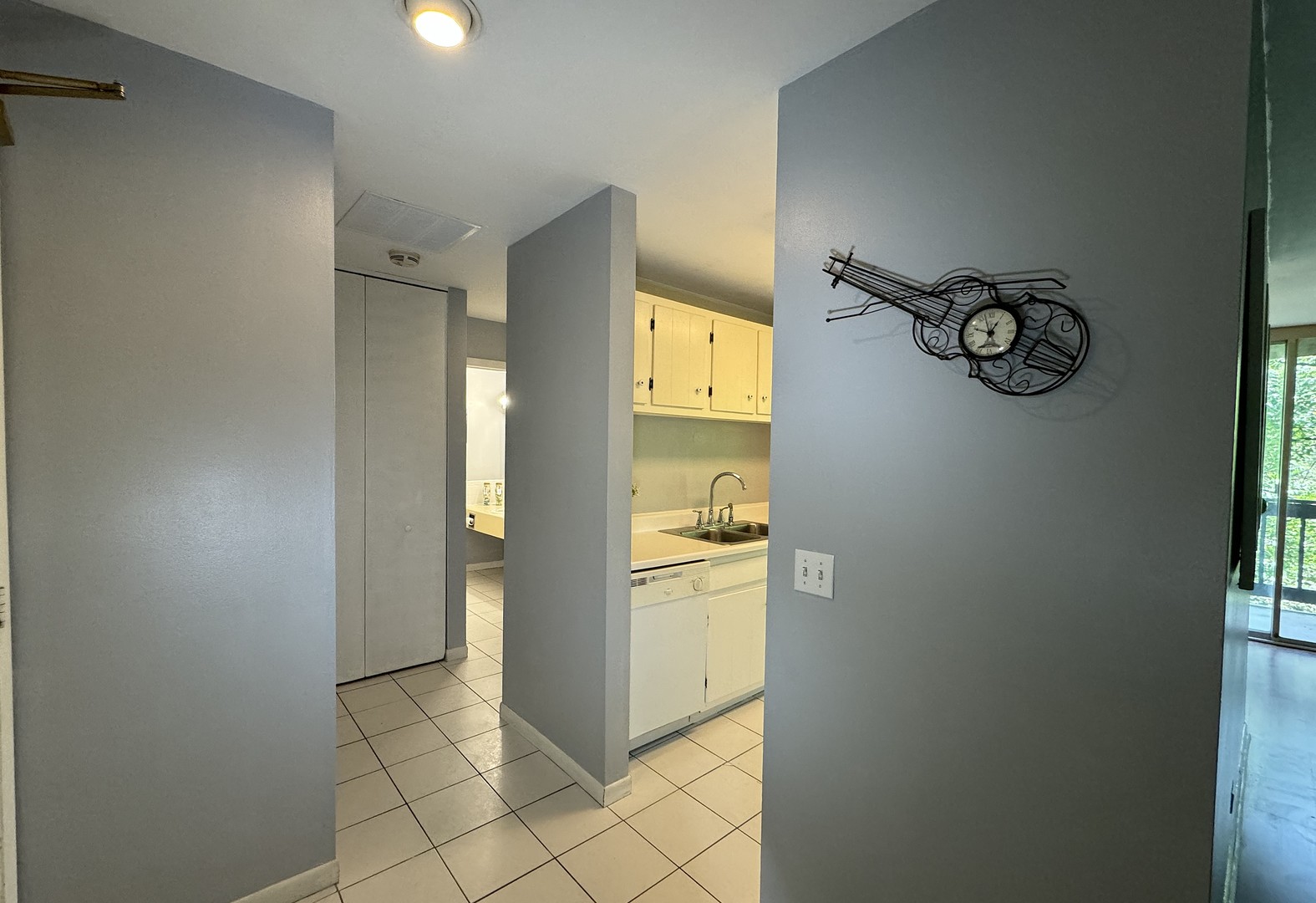 5600 Hillcrest Lane 1K