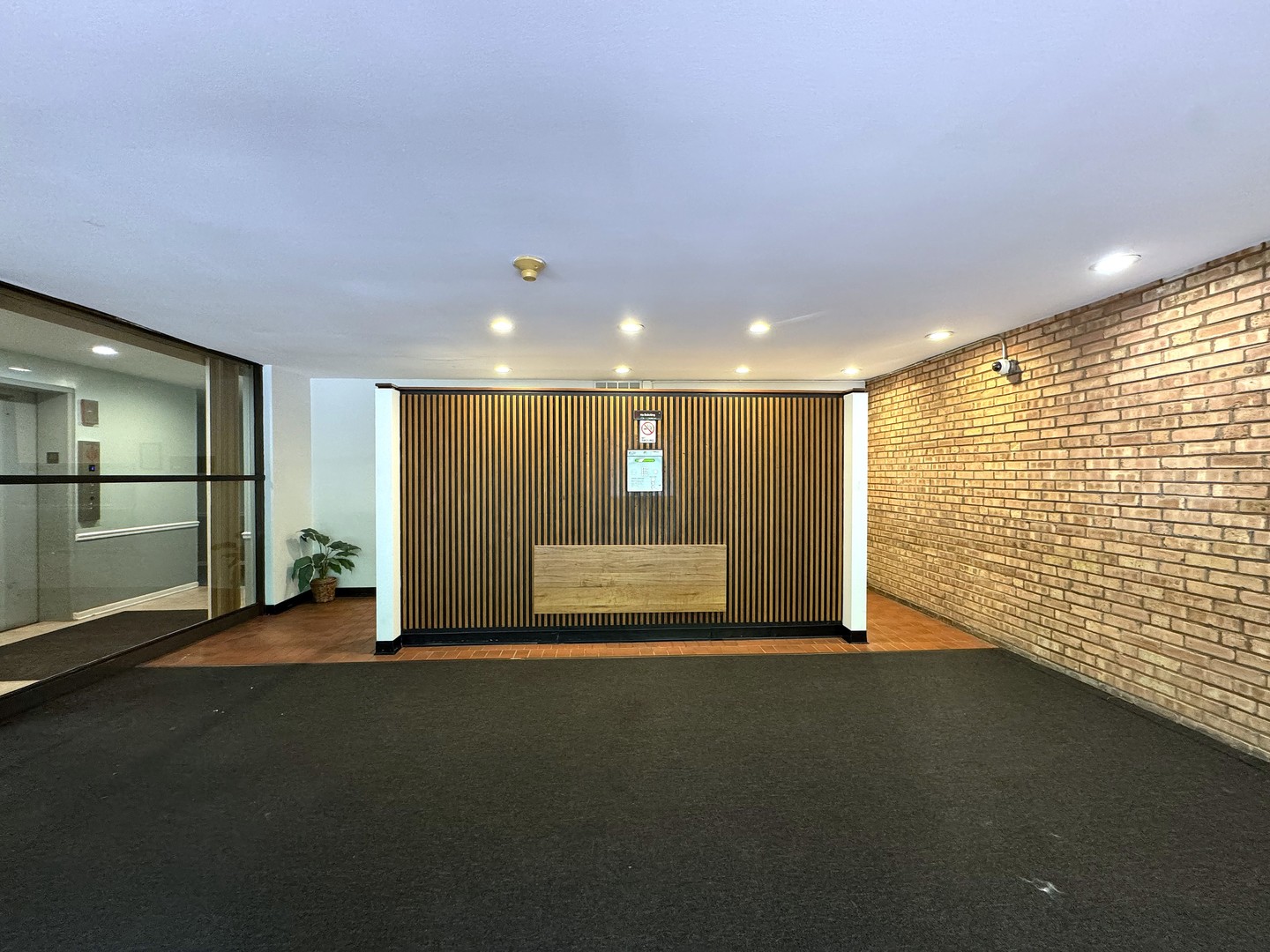 5600 Hillcrest Lane 1K