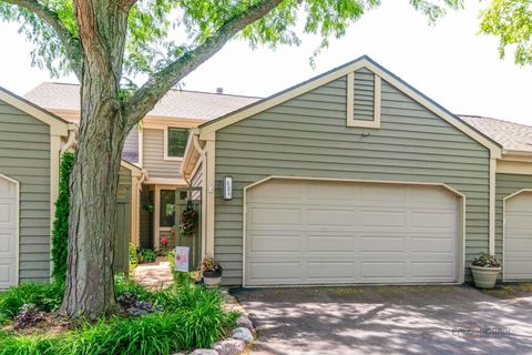 Photo of 525 WHITE OAK Lane #26525, Lake Barrington, IL 60010 (MLS # 12670377)