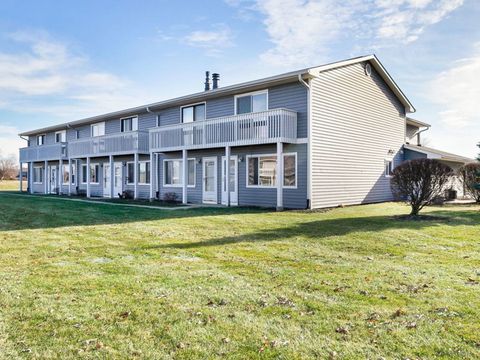 Photo of 17475 W Chestnut Lane, Gurnee, IL 60031 (MLS # 12541610)