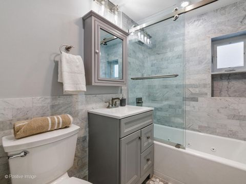 Tiny photo for 7225 N East Prairie Road, Lincolnwood, IL 60712 (MLS # 12550490)