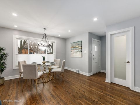 Tiny photo for 7225 N East Prairie Road, Lincolnwood, IL 60712 (MLS # 12550490)