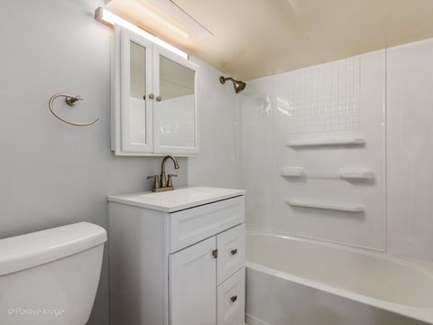 Tiny photo for 7225 N East Prairie Road, Lincolnwood, IL 60712 (MLS # 12550490)