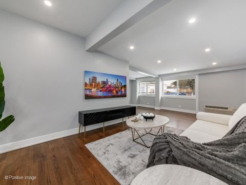 Tiny photo for 7225 N East Prairie Road, Lincolnwood, IL 60712 (MLS # 12550490)