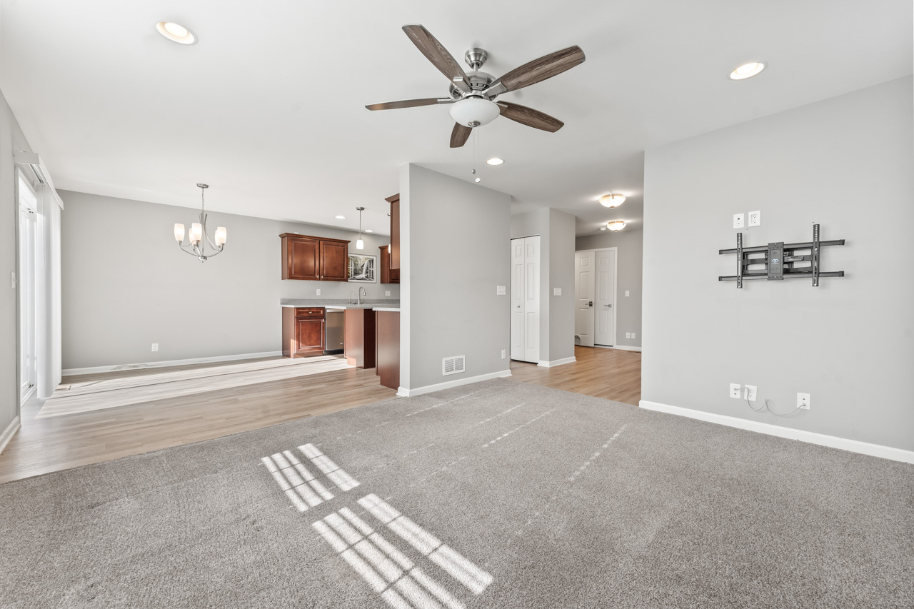 7077 Hidden Green Circle