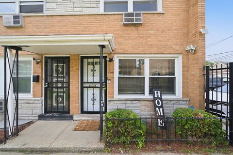 Photo of 6950 S CREGIER Avenue #I, Chicago, IL 60649 (MLS # 12632142)